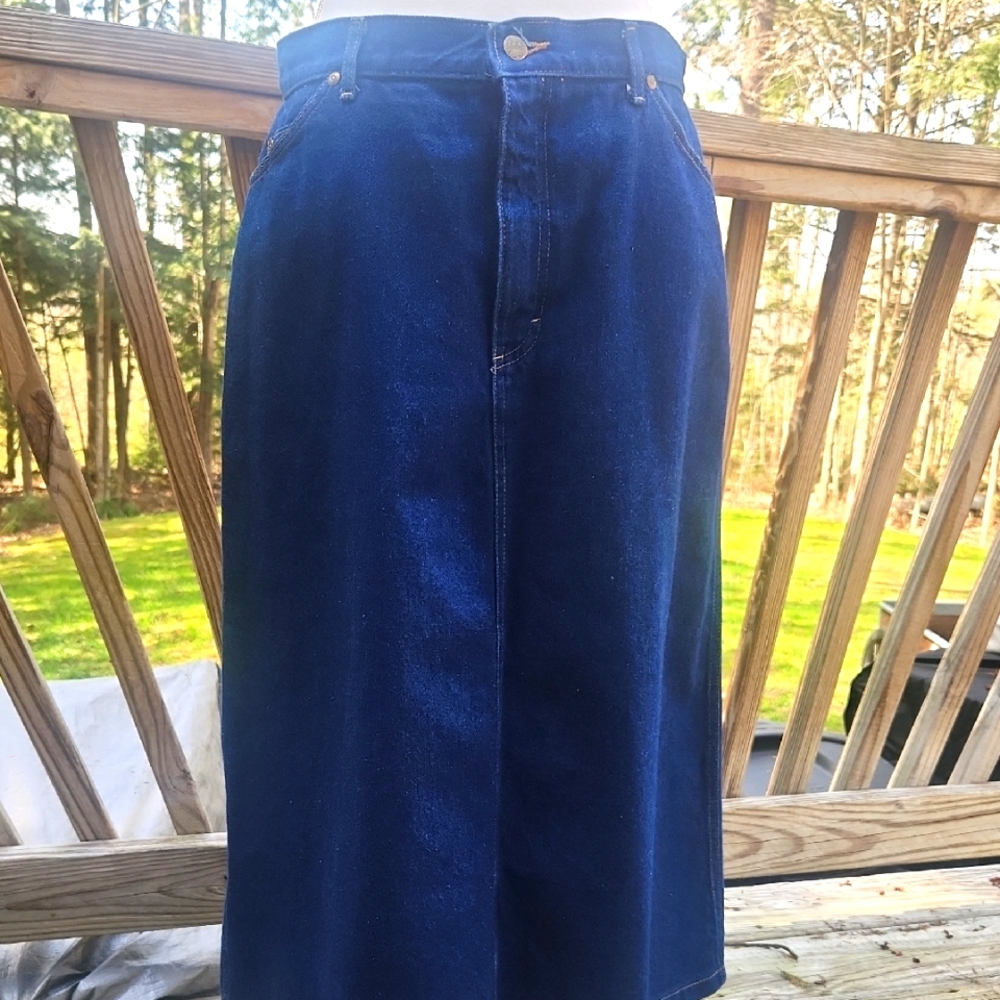 Vintage Lee. USA 90s Blue Denim Western Boho Midi Length Skirt Classic